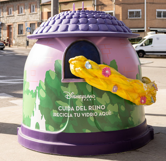 Iglús de Disney para reciclar vidrio en las calles de Pozuelo